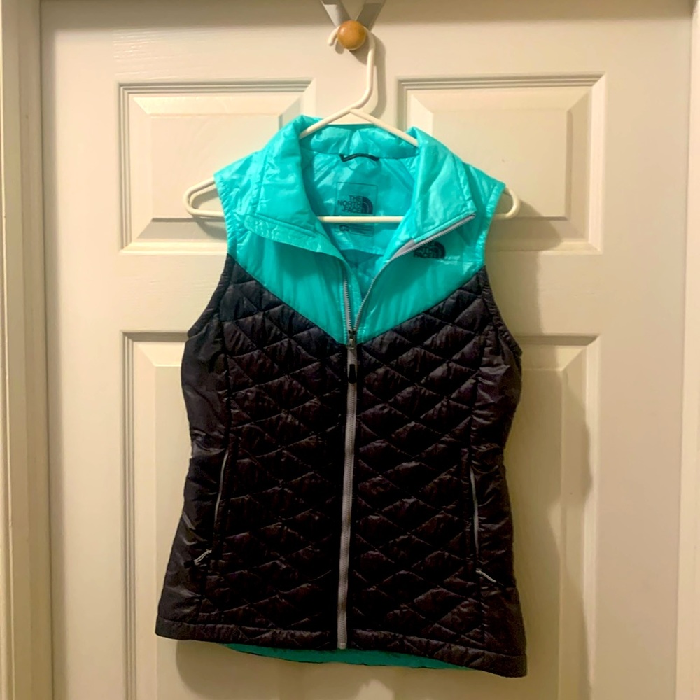 The North Face - women’s XS quilted vest